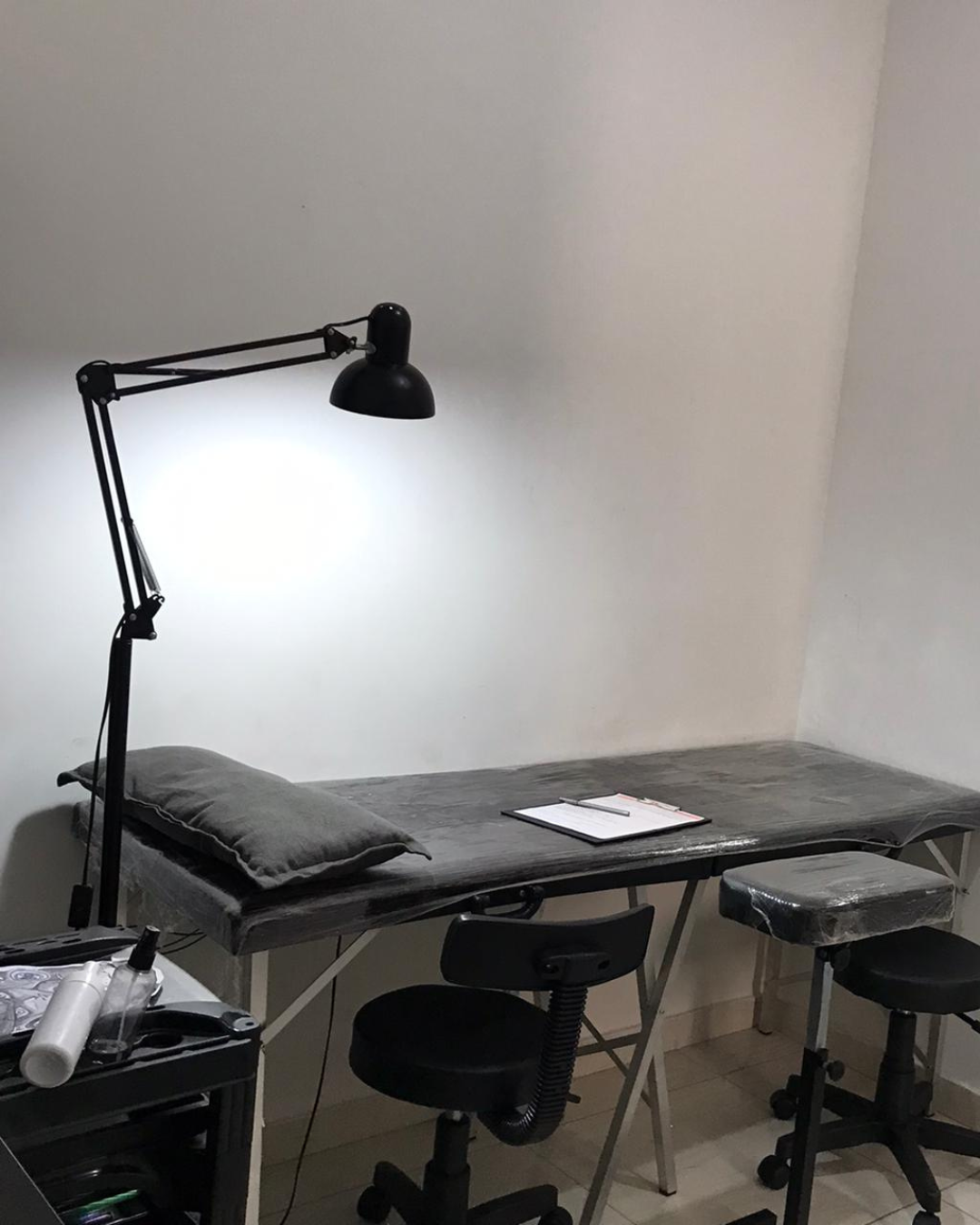 tatuagem masculina, tatuagem masculino, tatuagem, realismo, tattoo, piercing, foto de tatuagens masculinas, charles ttt, preto e cinza, blackwork, tatuagem no braço masculino - 24